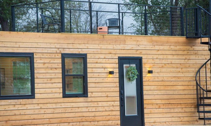 Waco House | Pecan Grove Container Tiny Home Country Setting 12 min to Baylor Magnolia