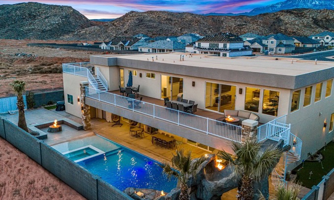 Hurricane House | Pecan Valley Resort| BRAND NEW Private Pool and Hot Tub w/Slide