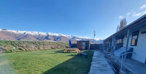 Mount Pisa Cabin | Penny's Drop Inn