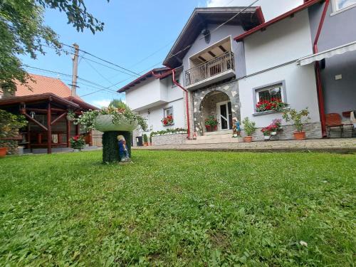 Zarnesti House | Pensiunea Monady