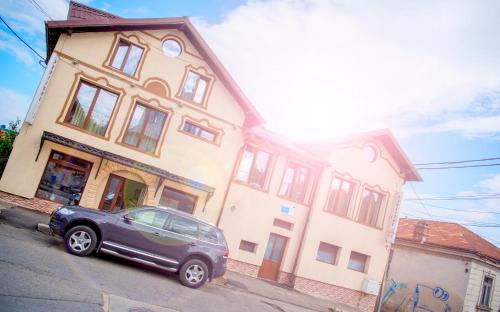 Campulung House | Pensiunea Un Baiat si o Fata