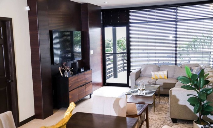 Mission Apartment | Penthouse with Pool & Jacuzzi