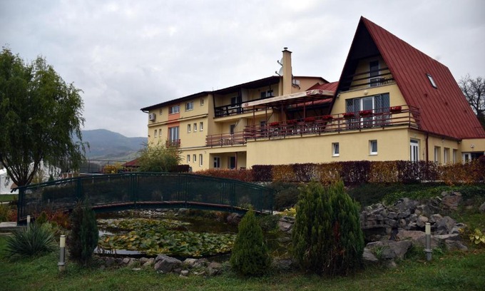 Kostolna Ves House | Penzión Koruna