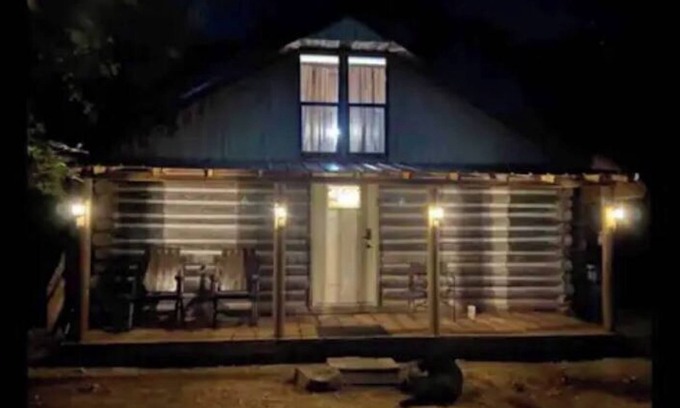 Cardin Cabin | Peoria Hills Cabin.