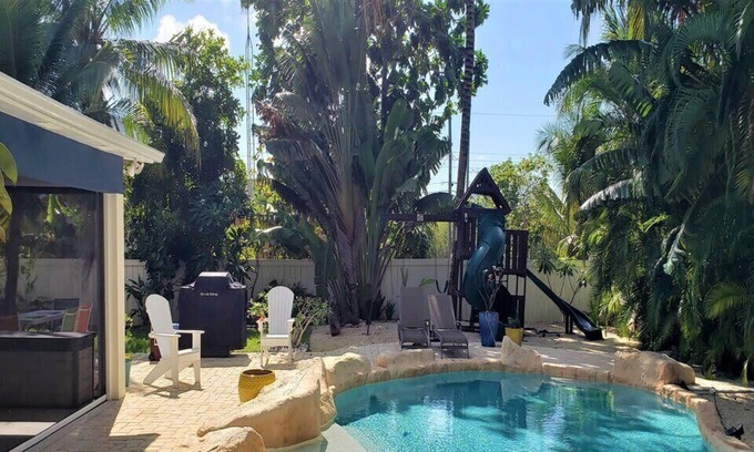Omega Bay Estates House | Perfect 4 bed 2.5 Bth Family Vacation Home w/ Pool