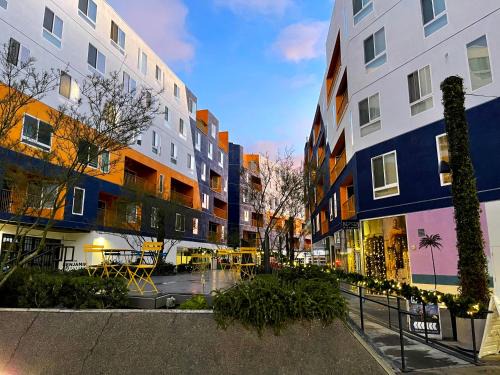 Arts District Apartment | Perfect Apt w Parking Gym Pool WIFI in Arts District DTLA near Little Tokyo B4