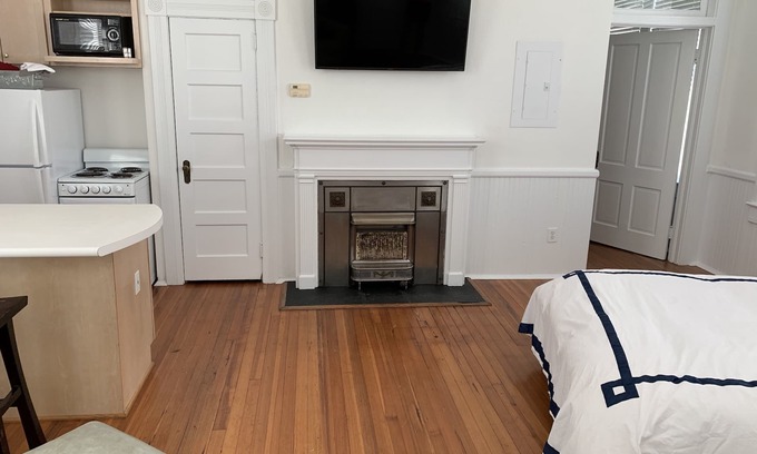 Auburn Apartment | Perfect downtown game day apartment