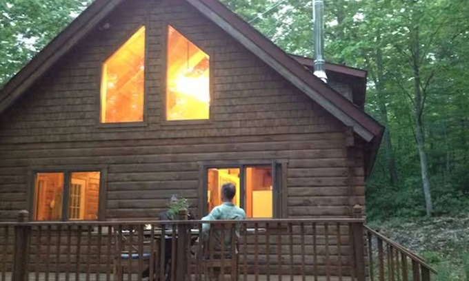 Mount Tremper Cabin | PERFECT ESCAPE For Total Privacy, Rustic Modern Cabin, 15 Pvt. Ac, WiFi, Heat/AC