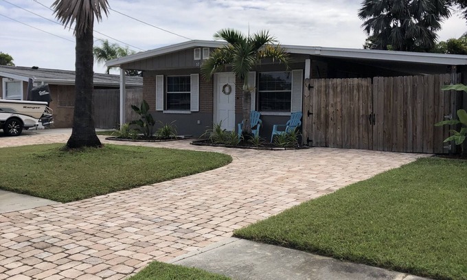 Sun Bay South House | Perfect Family & friends Getaway W/Backyard Oasis