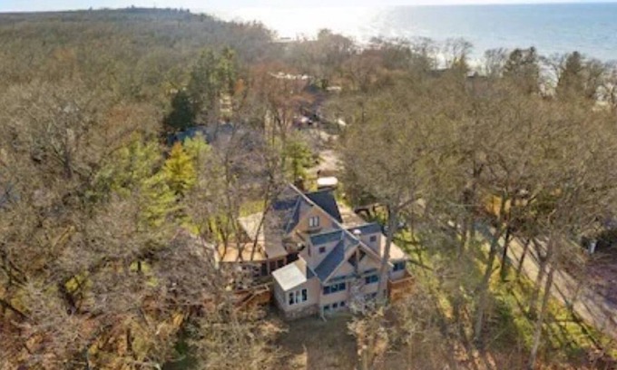 Michiana House | Perfect Family Getaway: walk to beach,fire pit, screened porch, hot tub,sunsets!