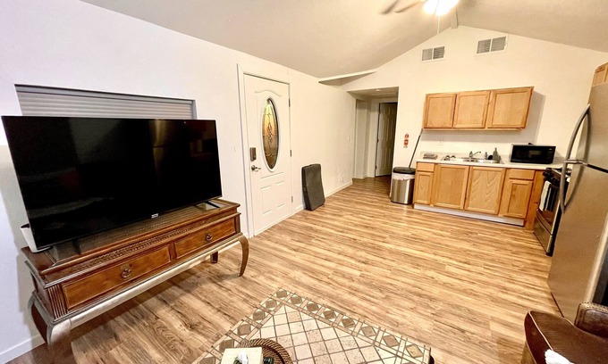Black Canyon City Condo | Perfect, fully furnished 1-bed condo