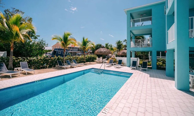Islamorada Hotel | Perfect Island Getaway! 2 Studio w/Kitchen & Resort amenities - Onsite Parking!