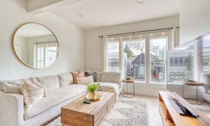 Hosford-Abernethy House | Perfect Ladd's Addition Loft - Breweries & Bars