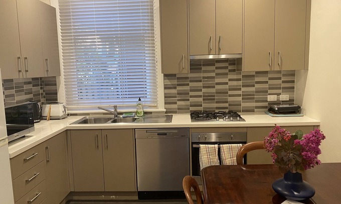 Albert Park Apartment | Perfect Location off South Melbourne Beach