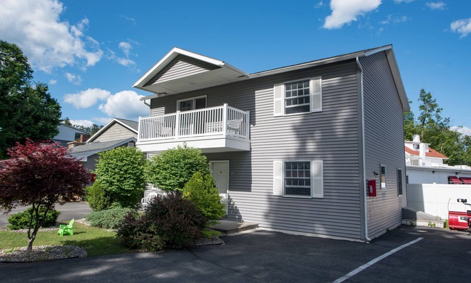 Lake George House | Perfect Rental Houses In Lake George! TOP RATED. Heated Pool. Hotel Amenities.