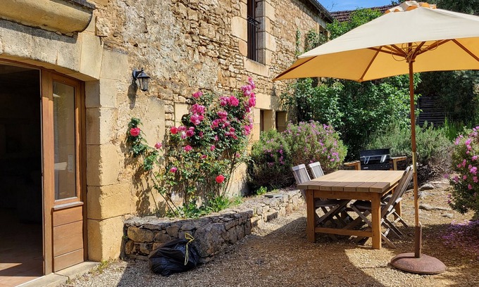 Vezac House | Perigourdine(5-8p) with a see on the Castelnaud' Castel