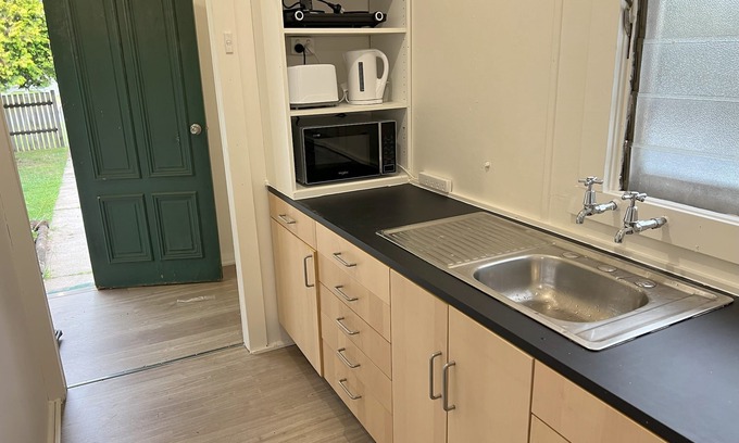 Grafton House | Pet Friendly 2 Bedroom Cottage with Yard