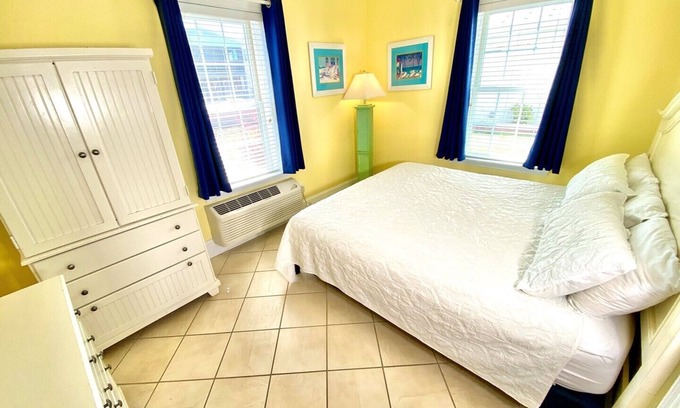 Atlantic Beach Hotel | Pet-friendly - 3 Blocks to Beach! Unit 504