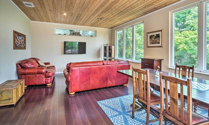Apache Shores House | Pet-Friendly Austin Home w/Deck, Yard, & Views!