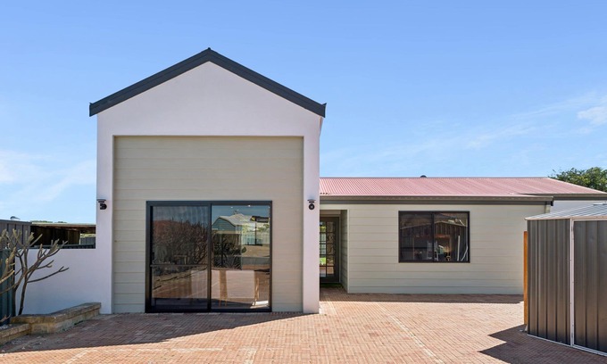 Two Rocks House | Pet-Friendly Beach Retreat -Whole house, own private driveway.