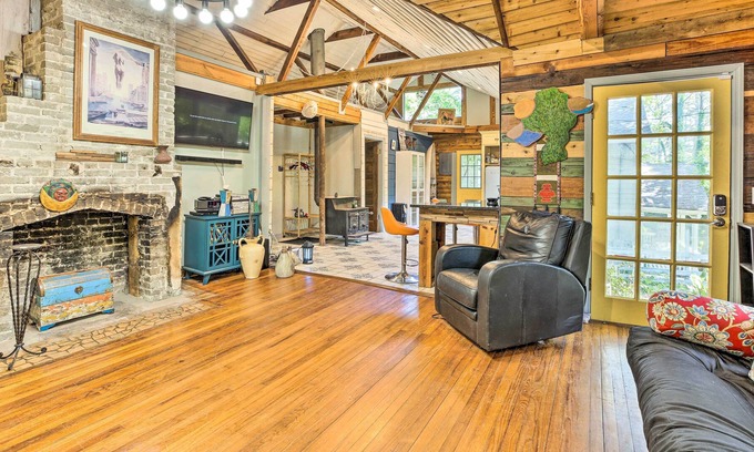 Belvedere Park Cabin | Pet-Friendly Decatur Escape: < 4 Mi to Dtwn!