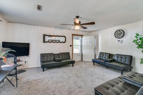 Eutaw House | Pet-Friendly Eutaw Home Near Historic Square