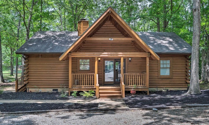 Lake Oconee Cabin | Pet-Friendly Lake Oconee Cabin w/Boat Dock!