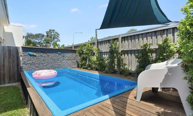 Maroochydore House | Pet Friendly, Pool and More in Maroochydore