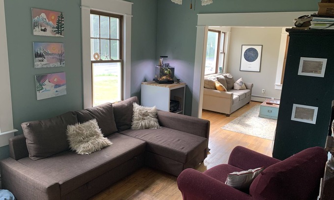 North Branford House | Pet Friendly Private Room with large fenced in yard.