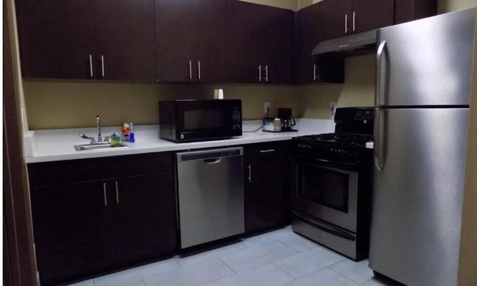 Moulton Hotel | Pet Friendly Room With Parking Near Kloesel’s And Breakfast Included