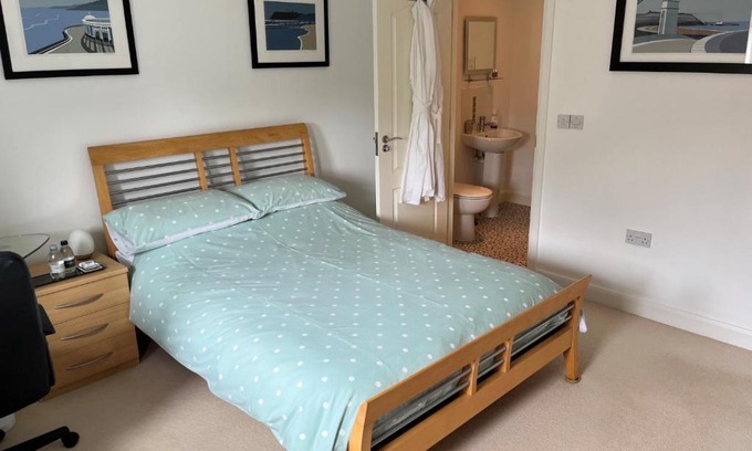 Peterborough House | Peterborough, Hampton Vale Lakeside En-Suite Large Double bedroom with great modern facilities