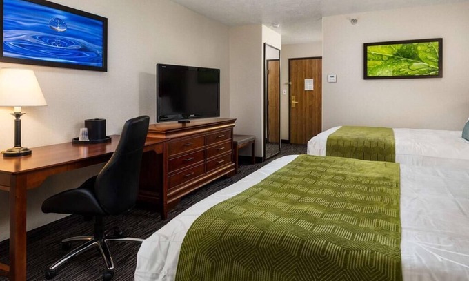 Kimball Junction Hotel | Pets are Allowed HERE! Free Breakfast, Free Shuttle, Indoor Pool!