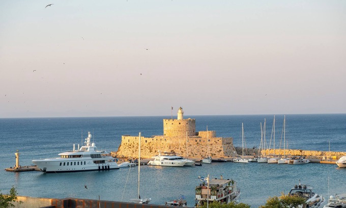 Rhodes Hotel | Philia Center Suites