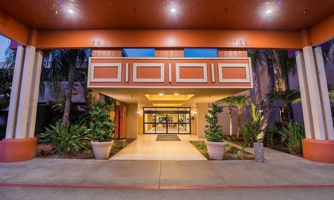 Raisin Hotel | Piccadilly Inn Airport