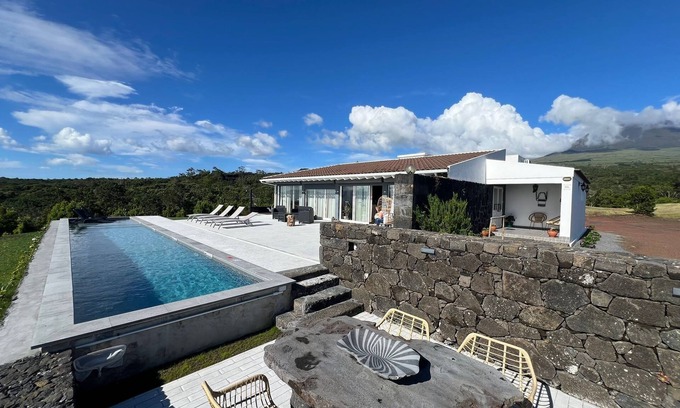 Madalena Villa | Pico Terrace