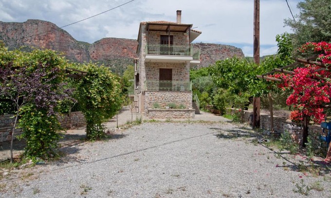 Leonidio House | Picturesque Houses