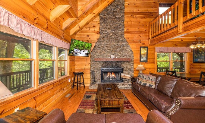 Gatlinburg - Pigeon Forge Apartment | Pigeon Forge Cabin Game Room Dog Friendly Hot Tub