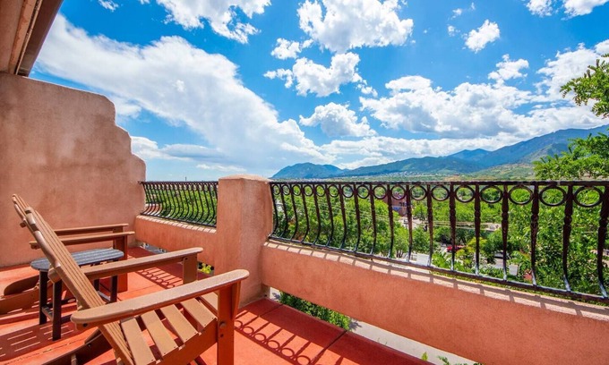 Colorado Springs House | Pike's Peak Villa ~Old Downtown Shopping ~ Views~ Perfect Location