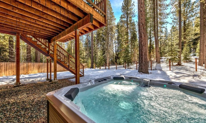 Tahoe Paradise House | Pine Tree Paradise - Tasteful decor, Quiet, Ski Kirkwood/Sierra