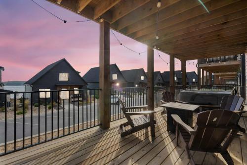 Hollister House | Pineapple Pointe - Stay for 20