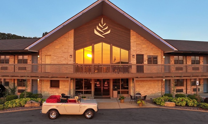 St. Clair Hotel | Pinemark Inn & Suites