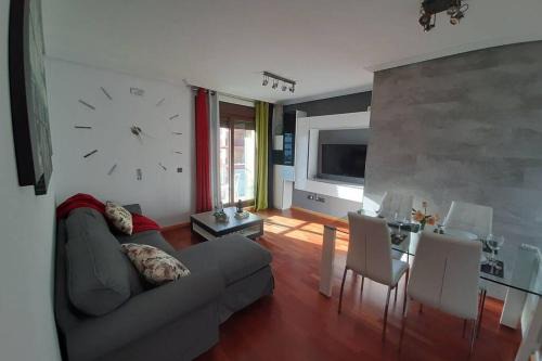 Distrito Noroeste Apartment | Piso céntrico con piscina,parking y jacuzzi