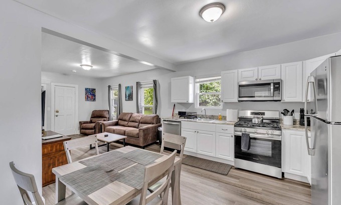 Oneonta Apartment | Pitcher's Paradise Apt 1 All Star Baseball Rentals