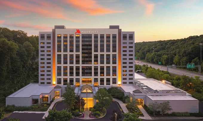 Coraopolis Hotel | Pittsburgh Airport Marriott