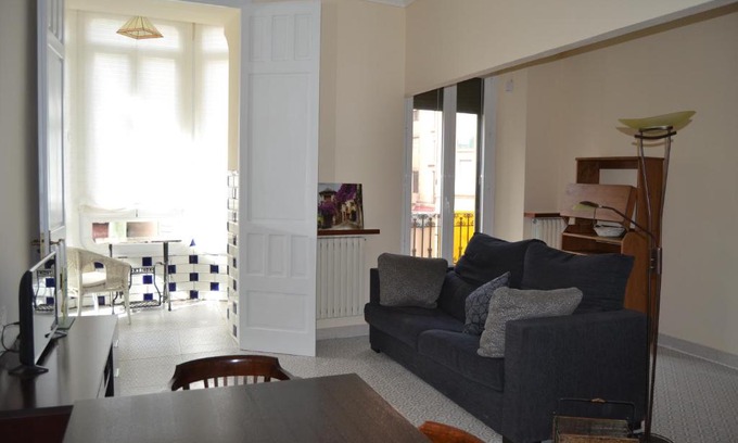 Centre Historic de Manresa Apartment | Placido Apartment