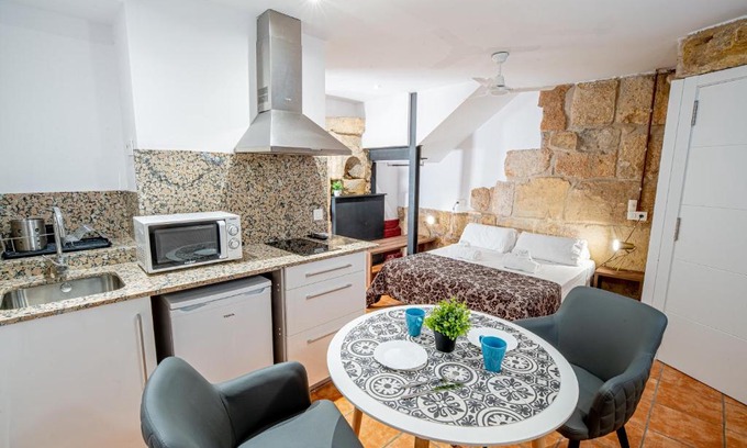 Old Town Apartment | Planta baja en la muralla romana junto a la Catedral