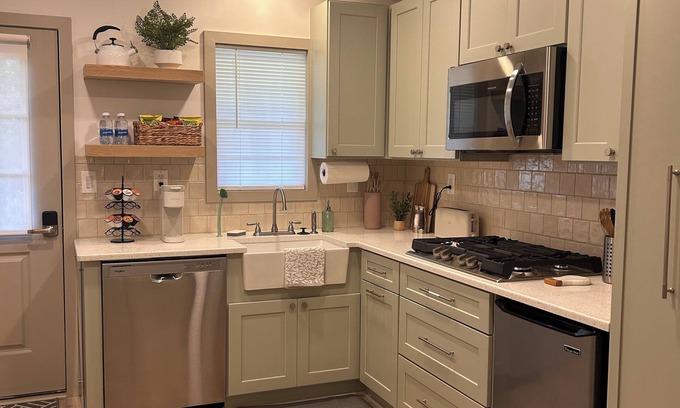 Hattiesburg House | Pleasant 1br/1ba house with AC in quiet, charming Hattiesburg neighborhood