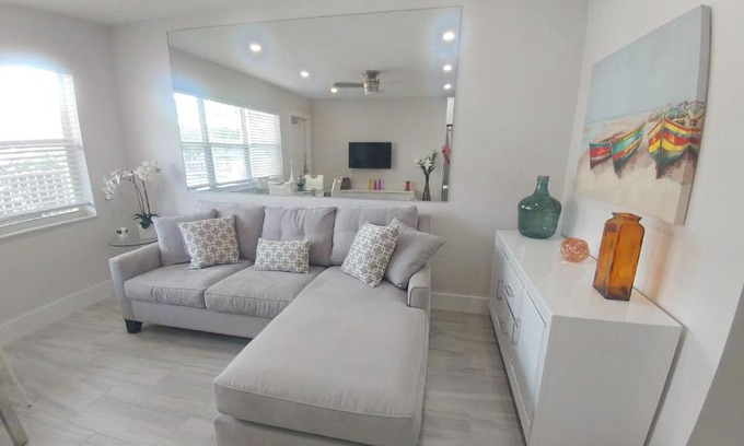 Harbor Village Apartment | Pompano Beach Hidden Gem