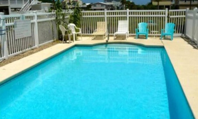 East End House | POMPANO Beach studio with pool. Lovely Couple's Getaway… Steps to beach