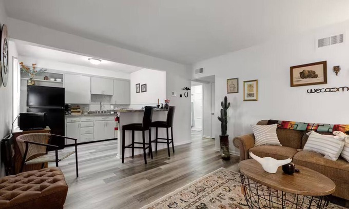 St. Joseph House | Pony Express 1BR - Pets OK + Laundry - Blue Door